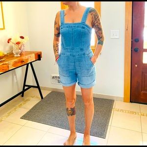 Cut off jeans shorts.